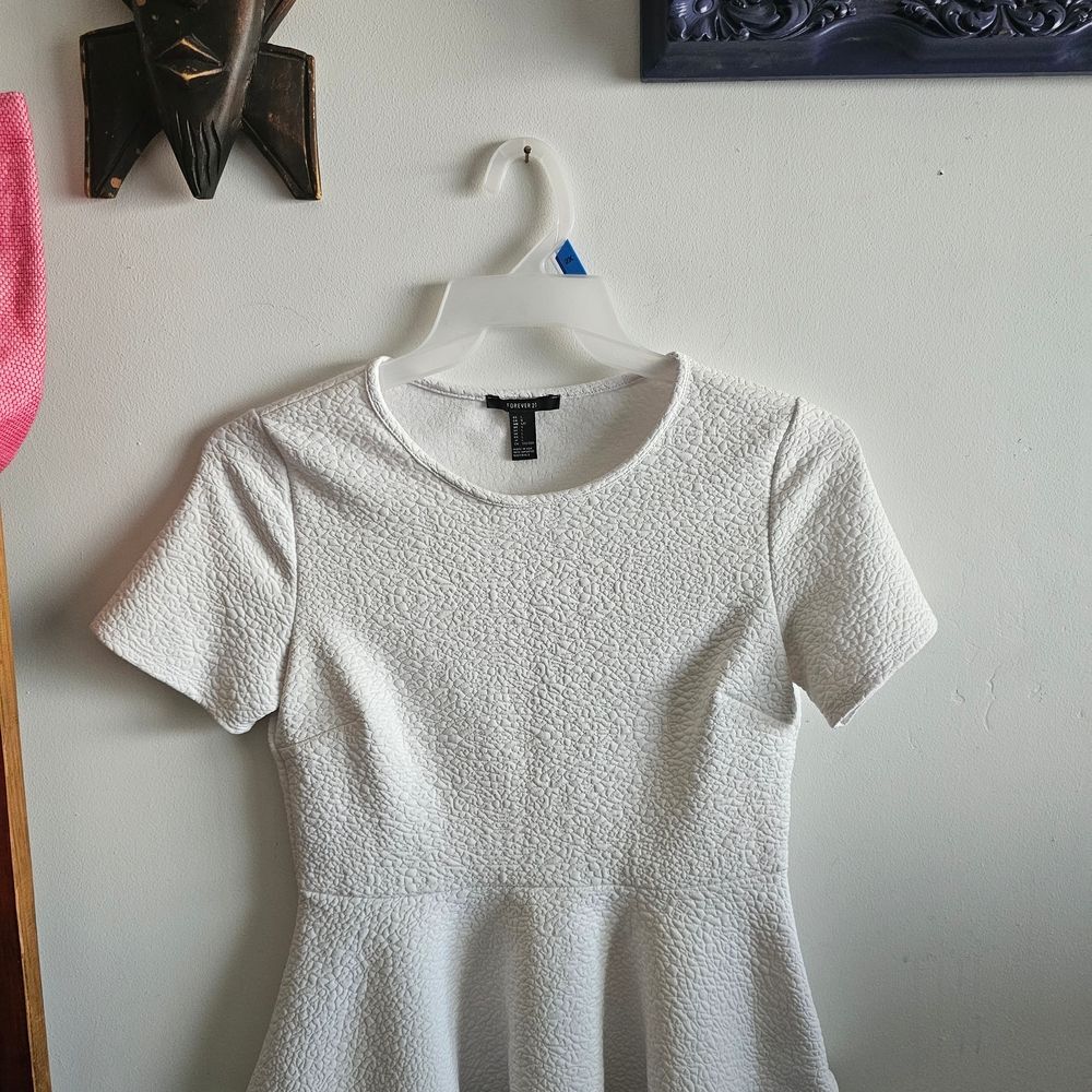 Forever 21 White Textured Peplum Top Women's L